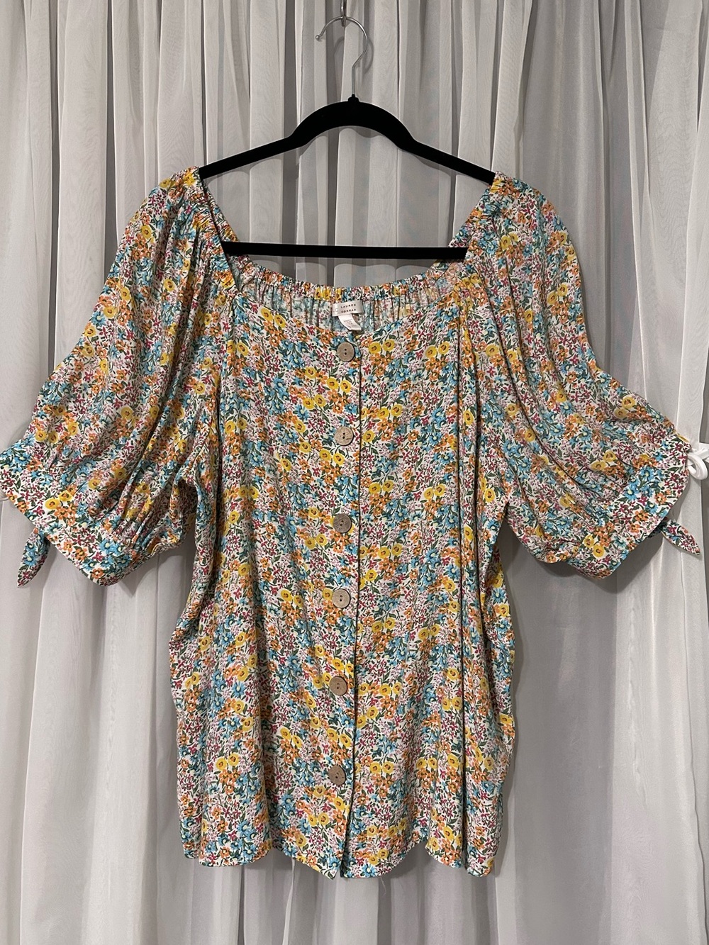 Lauren Conrad Dainty Floral Button-Front Puff Sleeve Top Size 1X